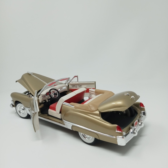 Diecast 1/18 Scale Cadillac - Picture 7 of 16